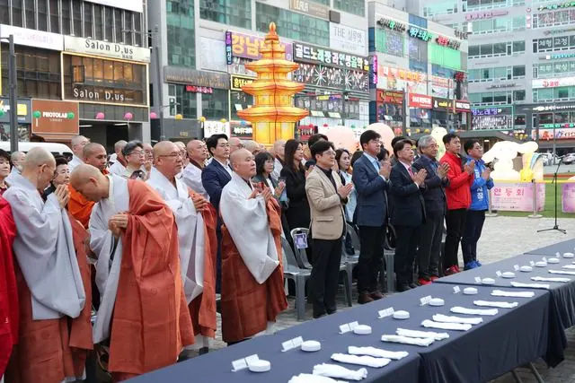 김포 구래동 문화의 거리, 연등 조형물 5월25일까지 전시 사진 2