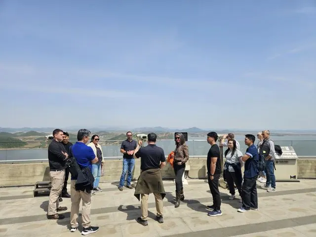 김포 애기봉, 미육군협회 관계자 재방문 사진 1