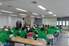 김포노인대학생 129명, 고촌정수장서 금빛수 생산과정 견학
