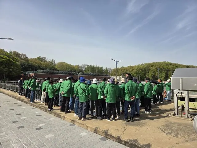김포노인대학생 129명, 고촌정수장서 금빛수 생산과정 견학 사진 1