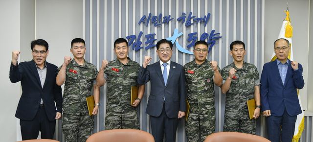 김포시, 모내기 도운 해병대 장병 4명 표창 사진 1