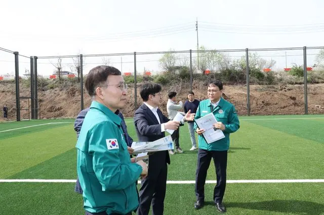 김포 신곡축구장 6월 개장 목표…진입로 공사 현장 점검 사진 2