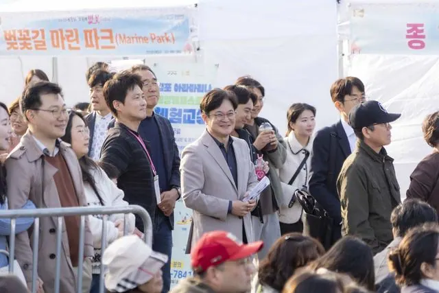 김포 벚꽃축제, 계양천에 740m 야간 벚꽃길 선보여 사진 4