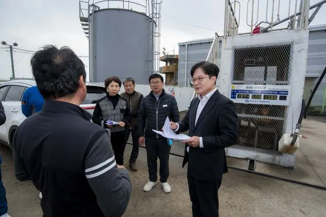 김포시, 중동 정세 불안에 대명항·영농자재·종량제봉투 현장점검 사진 1