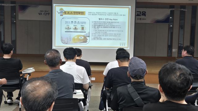 김포시, 대기배출시설 환경기술인 48명 환경교육 수료 사진 2