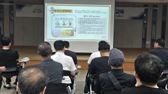 김포시, 대기배출시설 환경기술인 48명 환경교육 수료 사진 2