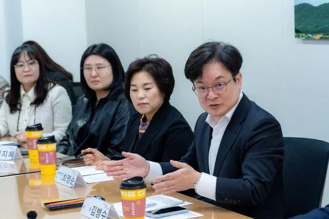 김포시, 학부모회장협의회와 통학로 안전 논의 사진 1