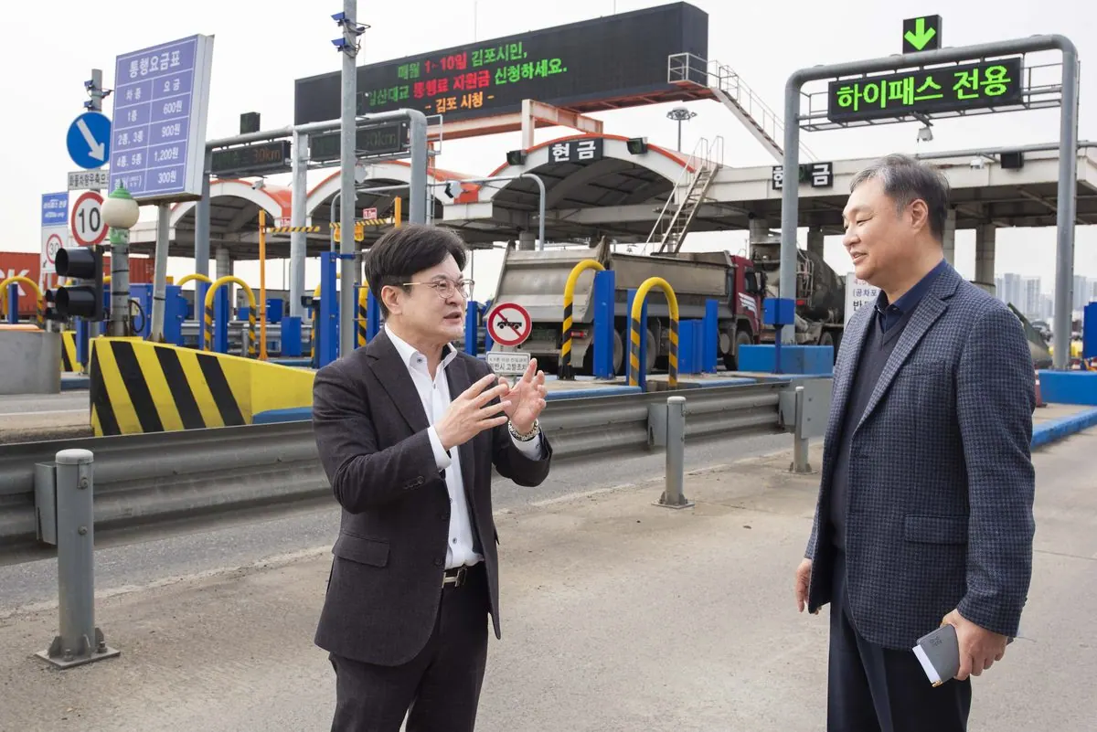 김병수 김포시장이 1일 일산대교 현장을 방문해 이용 상황 확인 및 과정 점검에 나섰다.