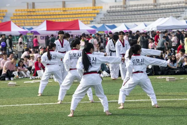 김포한강마라톤, 첫 공인 인증대회로 승격…참가자 7400명 사진 4