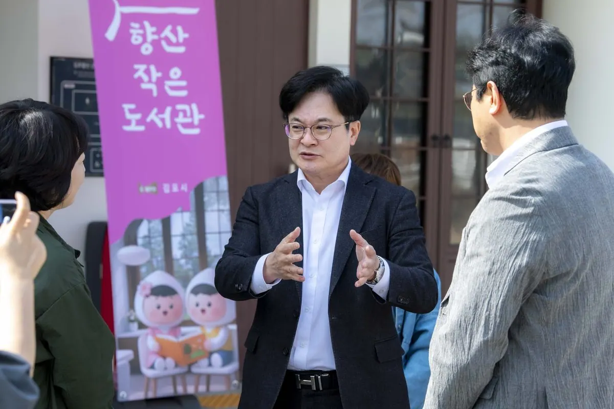 김병수 김포시장이 향산작은도서관을 방문해 현장 점검했다.