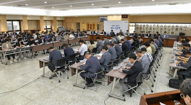 김포시 확대간부회의 첫 유튜브 생중계…이동시장실 건의 신속 답변 지시 사진 2