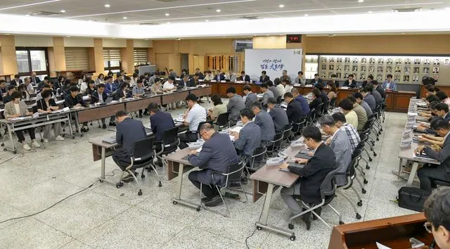 김포시 확대간부회의 첫 유튜브 생중계…이동시장실 건의 신속 답변 지시 사진 2