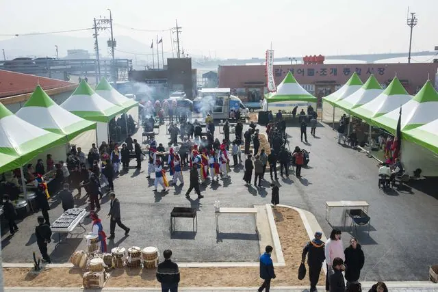 김포 대명항 새 수산물직판장, 시장이 직접 점검 사진 3