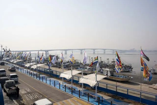 김포 대명항 새 수산물직판장, 시장이 직접 점검 사진 4