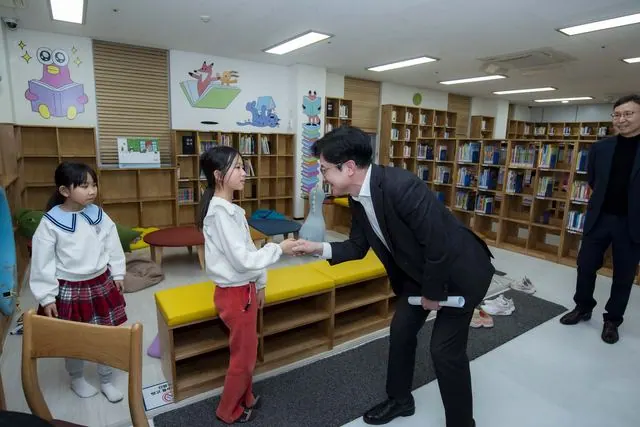 김포 도서관 야간개장 현장점검…독서대전도 개막 사진 4